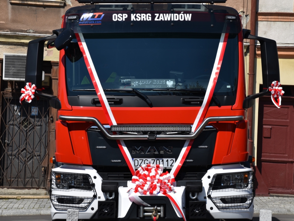 Uroczyste przekazania nowego samochodu pożarniczego jednostce OSP w Zawidowie
