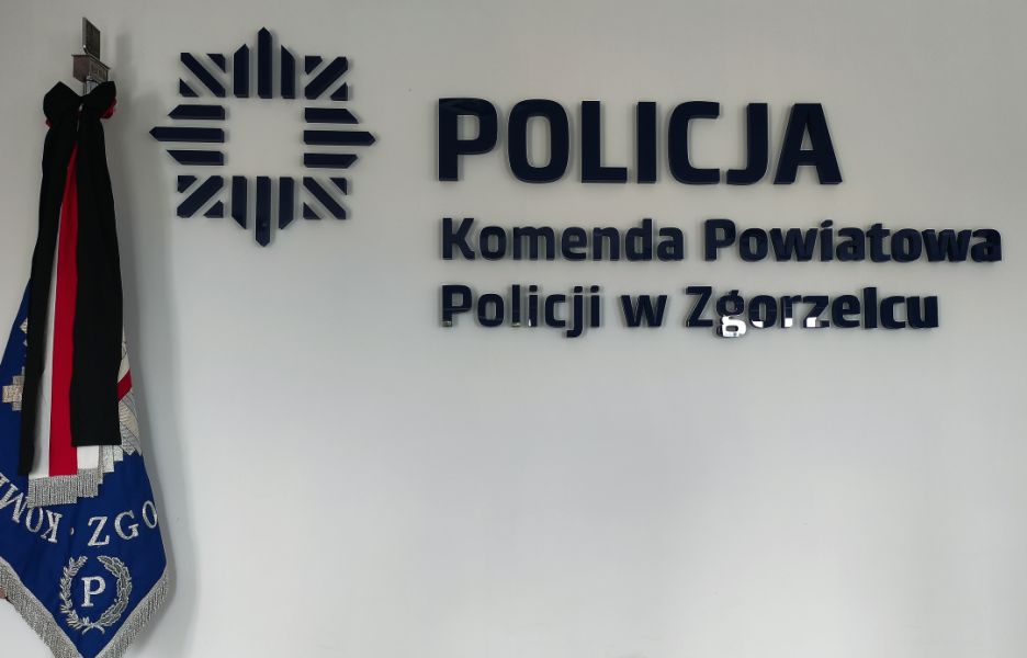 Awanse na wyższe stopnie służbowe oraz wyróżnienia i nagrody dla policjantów i pracowników Komendy Powiatowej Policji w Zgorzelcu