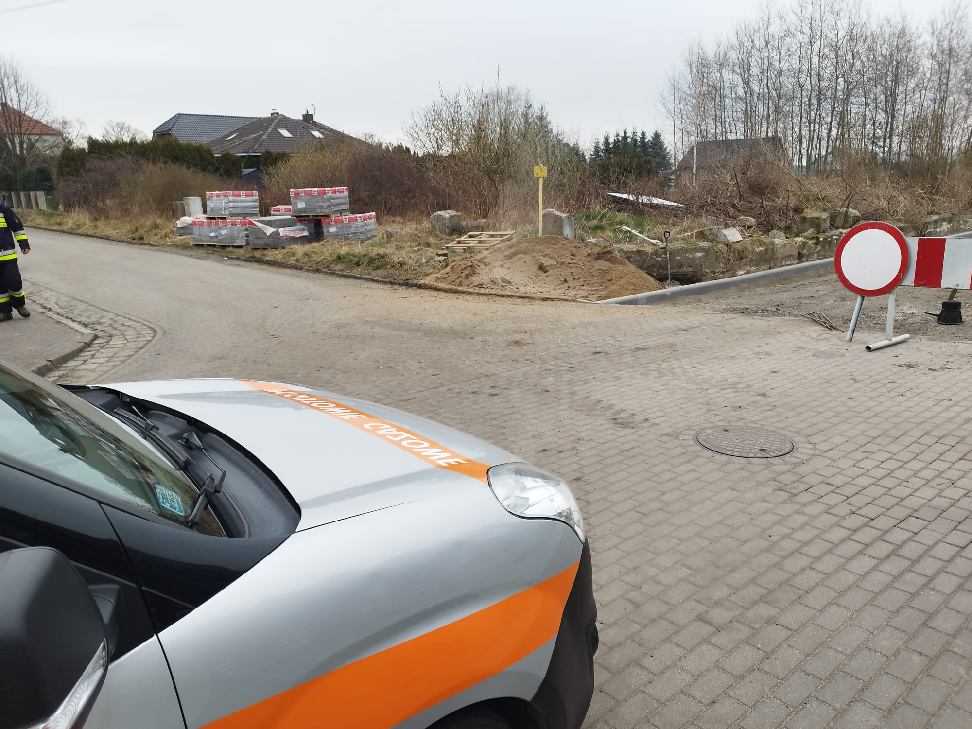 Uszkodzenie rury gazociągu średniego ciśnienia w Pieńsku