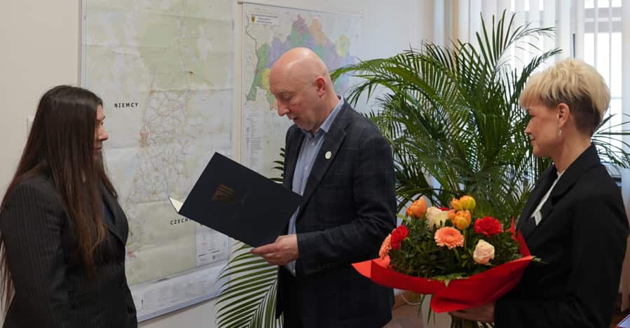 Wręczono akt powierzenia na stanowisko dyrektora