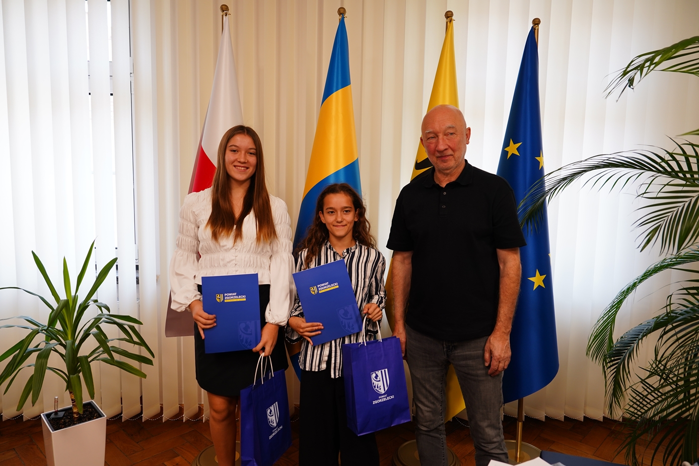 Gratulacje za sportowe osiągnięcia dla młodych zapaśniczek UKS „Hutnik” Pieńsk